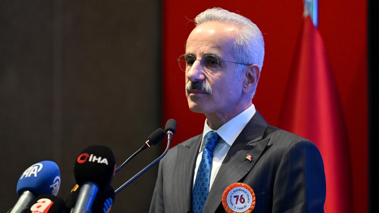 Bakan Uraloğlu: Bölünmüş yol ağımızı 38 bin kilometrenin üzerine yükseltmeyi hedefliyoruz — Son Dakika haber görseli