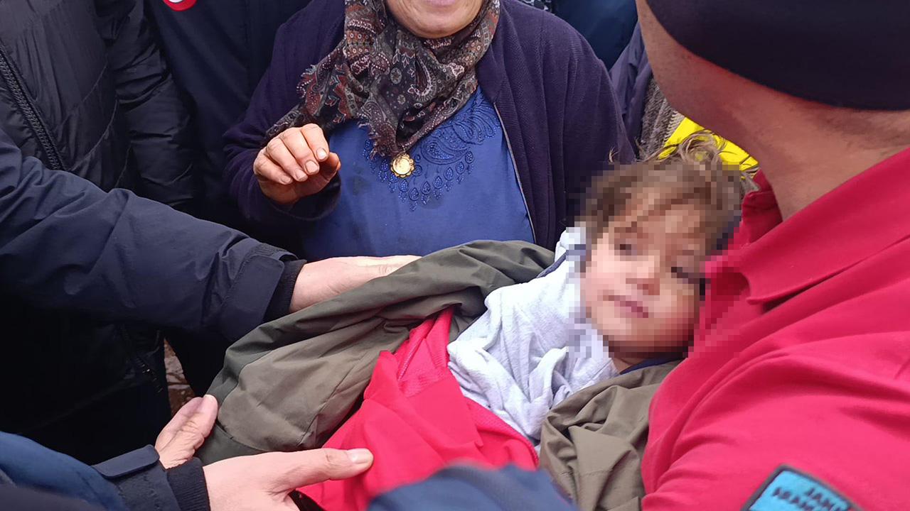 3 yaşındaki kayıp kız çocuğu sağ olarak bulundu — Son Dakika haber görseli