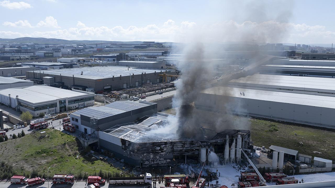 Ankara'da boya fabrikasında yangın: 1 ölü, 2 yaralı — Son Dakika — Adıyaman yerel haber görseli