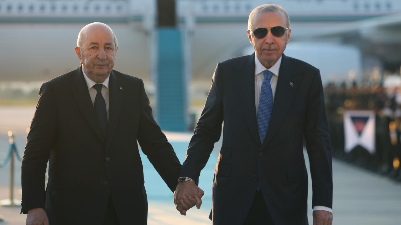 Cumhurbaşkanı Erdoğan, Cezayir Cumhurbaşkanı Tebbun'u karşıladı — Son Dakika — Adıyaman yerel haber görseli
