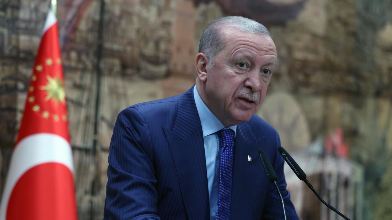 Cumhurbaşkanı Erdoğan: CHPnin, düşürüldüğü bu perperişan hallerden üzüntü duyuyoruz — Son Dakika haber görseli