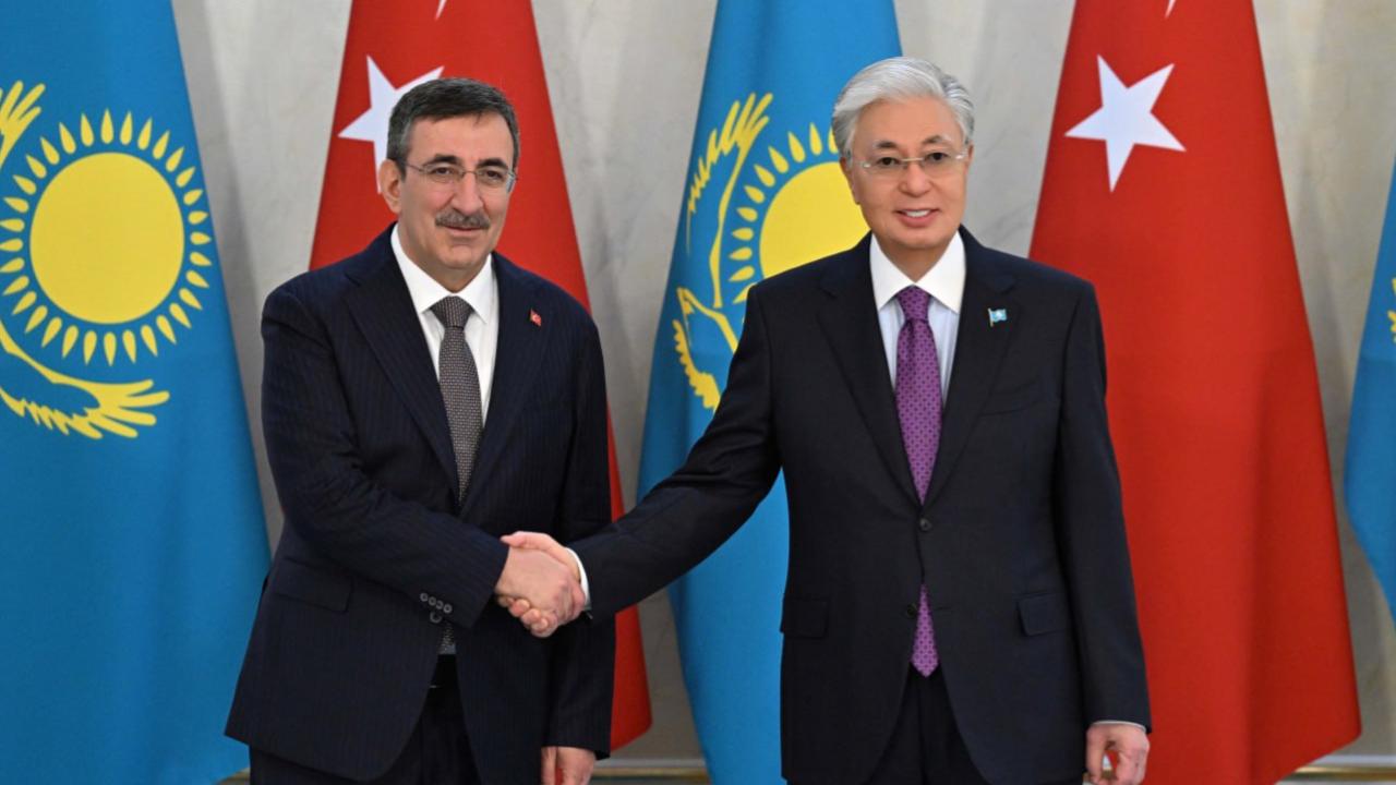 Cumhurbaşkanı Yardımcısı Yılmaz Kazakistan Cumhurbaşkanı Tokayev ile görüştü — Son Dakika haber görseli