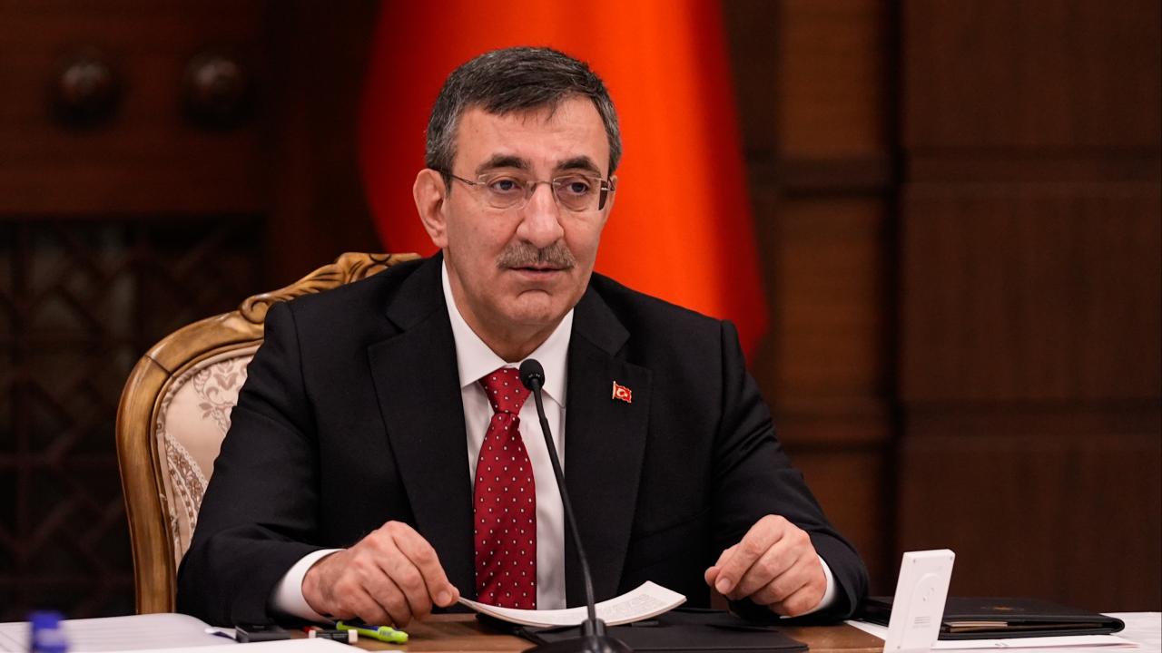 Cumhurbaşkanı Yardımcısı Yılmaz: Türkiye bu süreci daha sınırlı etkiyle atlatacaktır — Son Dakika görseli