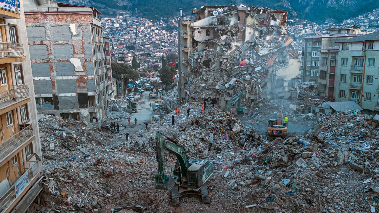 Depremde 169 kişinin öldüğü konutların yıkılmasında alt yüklenici de asli kusurlu sayıldı — Son Dakika — Adıyaman yerel haber görseli