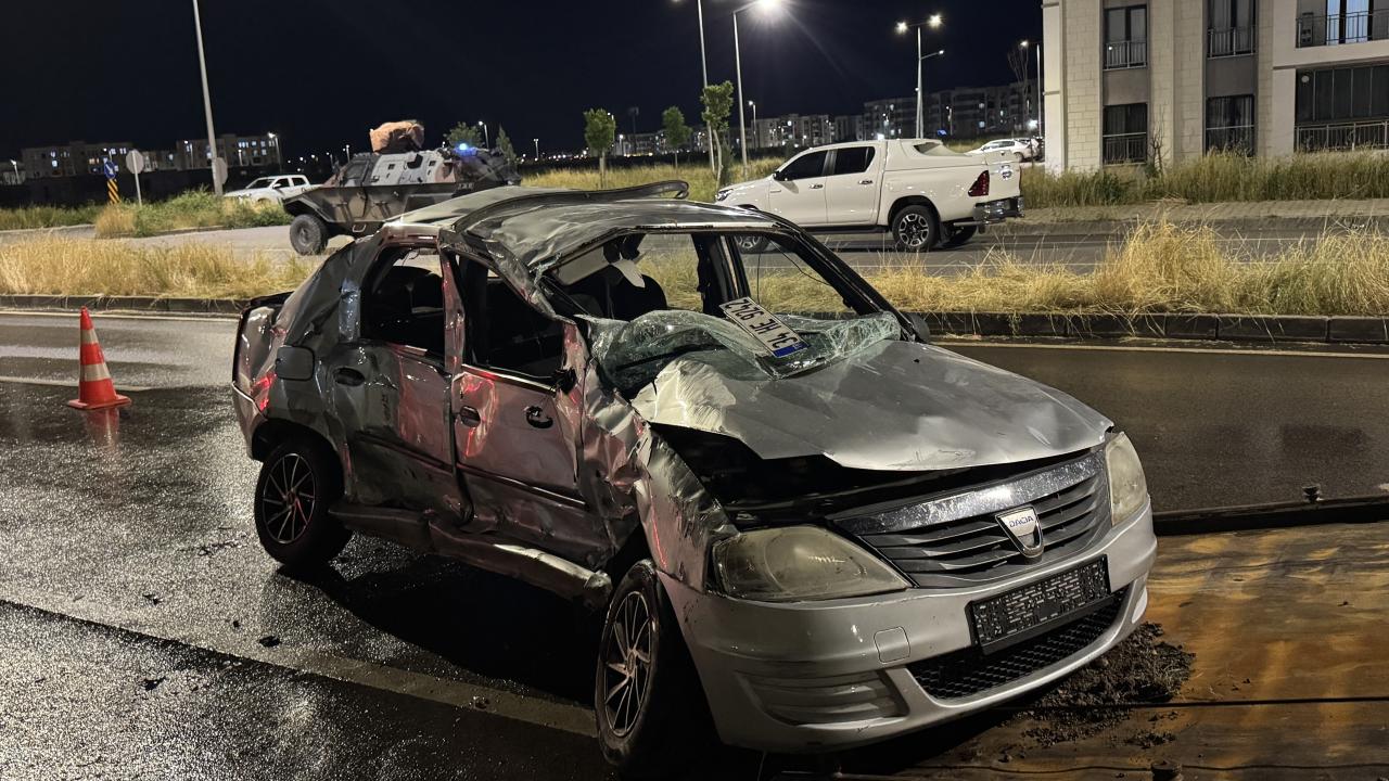 Diyarbakır'da otobüs ve otomobil çarpıştı: 2 ölü, 5 yaralı — Son Dakika haber görseli