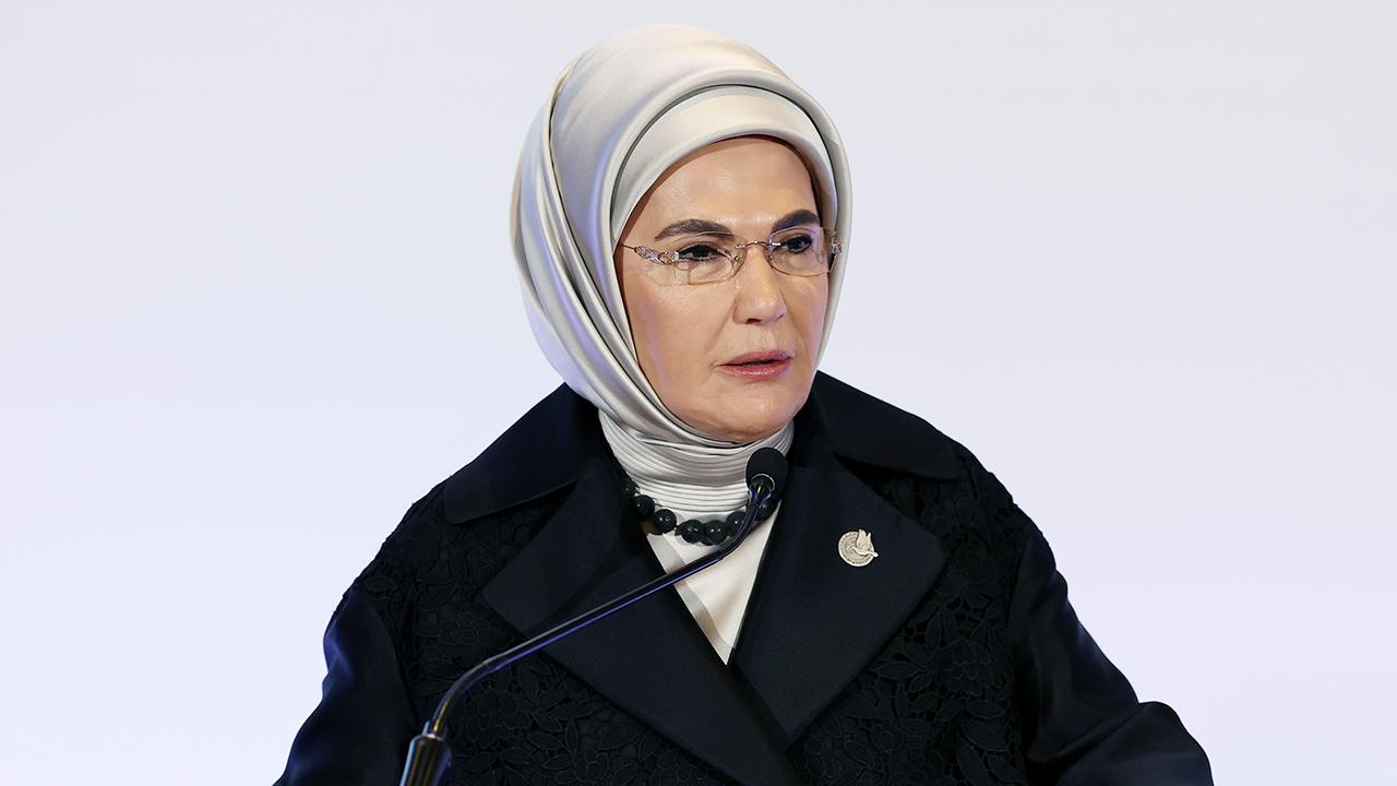 Emine Erdoğan: Bugün, milletçe birlik ve beraberlik içinde olmamız gereken bir gün — Son Dakika haber görseli