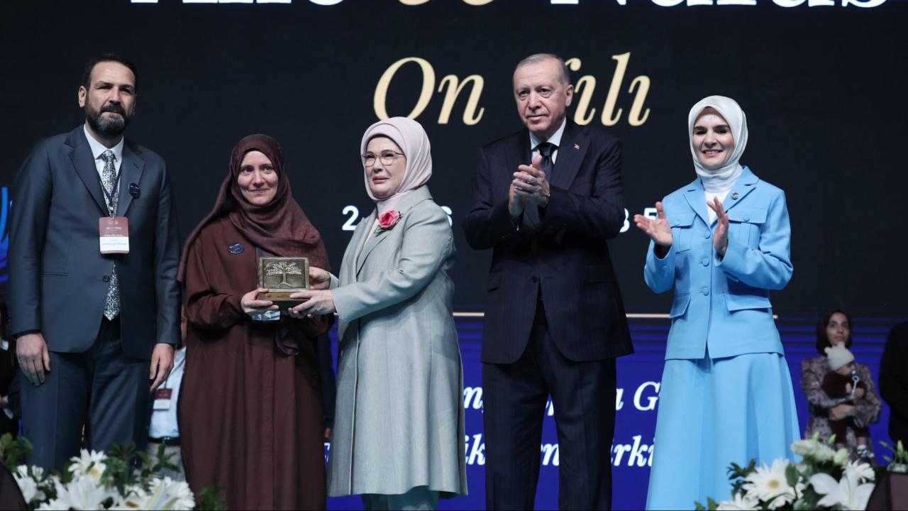 Emine Erdoğan'dan Aile ve Nüfus On Yılı Vizyon Belgesi paylaşımı — Son Dakika — Adıyaman yerel haber görseli
