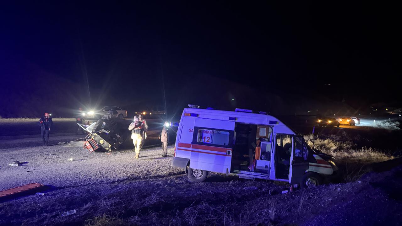 Erzurum'da ambulans ile traktör çarpıştı — Son Dakika haber görseli