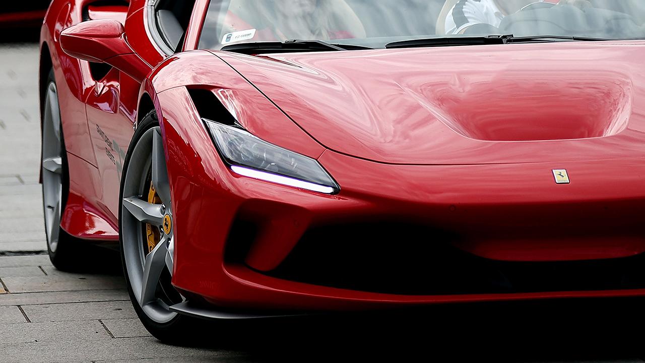 Ferrari'ye elektrikli araç şoku: Yeni model şirketi borsada sarstı — Son Dakika haber görseli