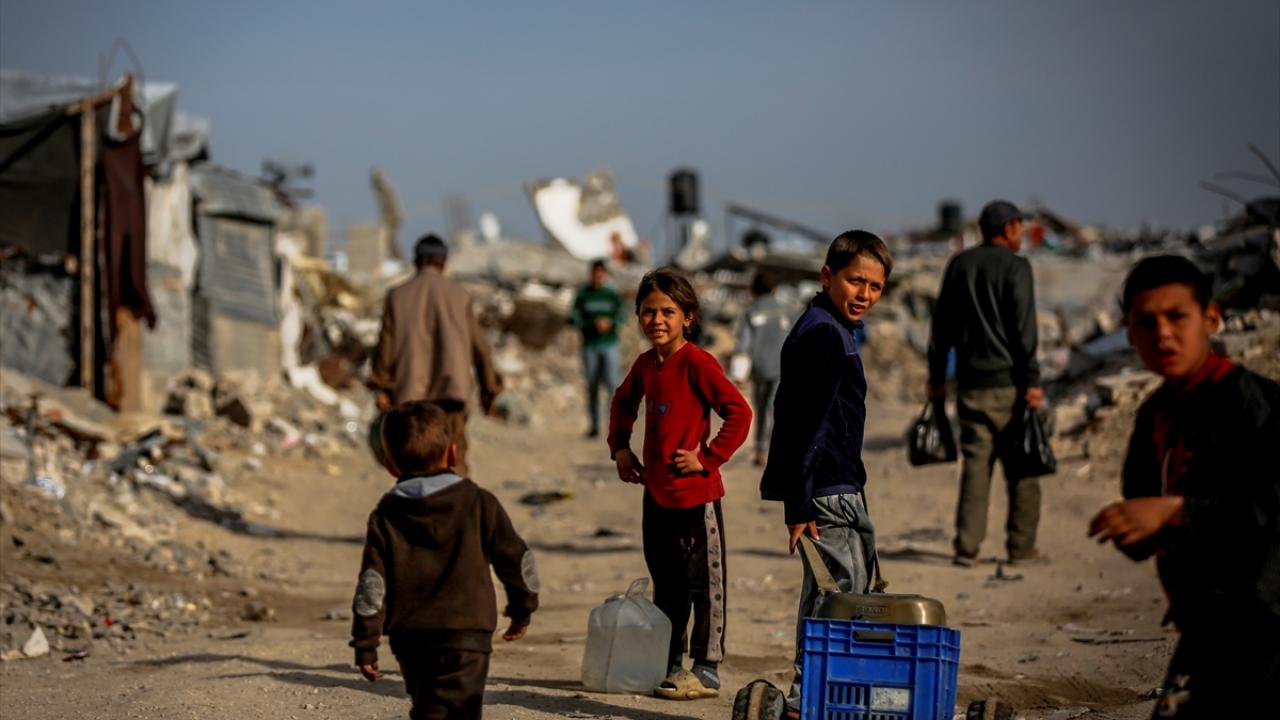Gazze kamplarında haşere istilası: Çocukları fareler ısırıyor