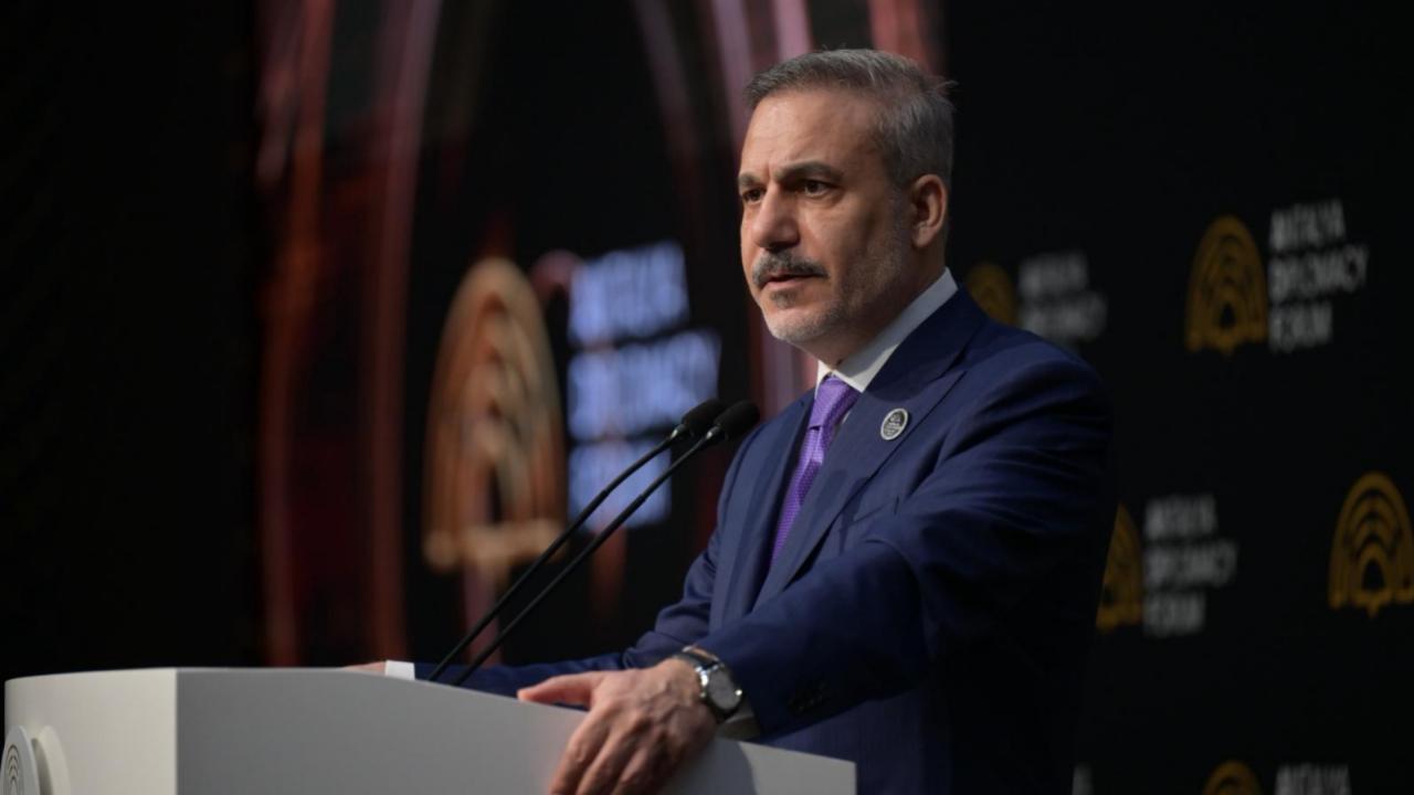 Hakan Fidanın "İslam karşıtı ittifak" açıklaması Yunan basınında geniş yankı buldu — Son Dakika — Adıyaman yerel haber görseli