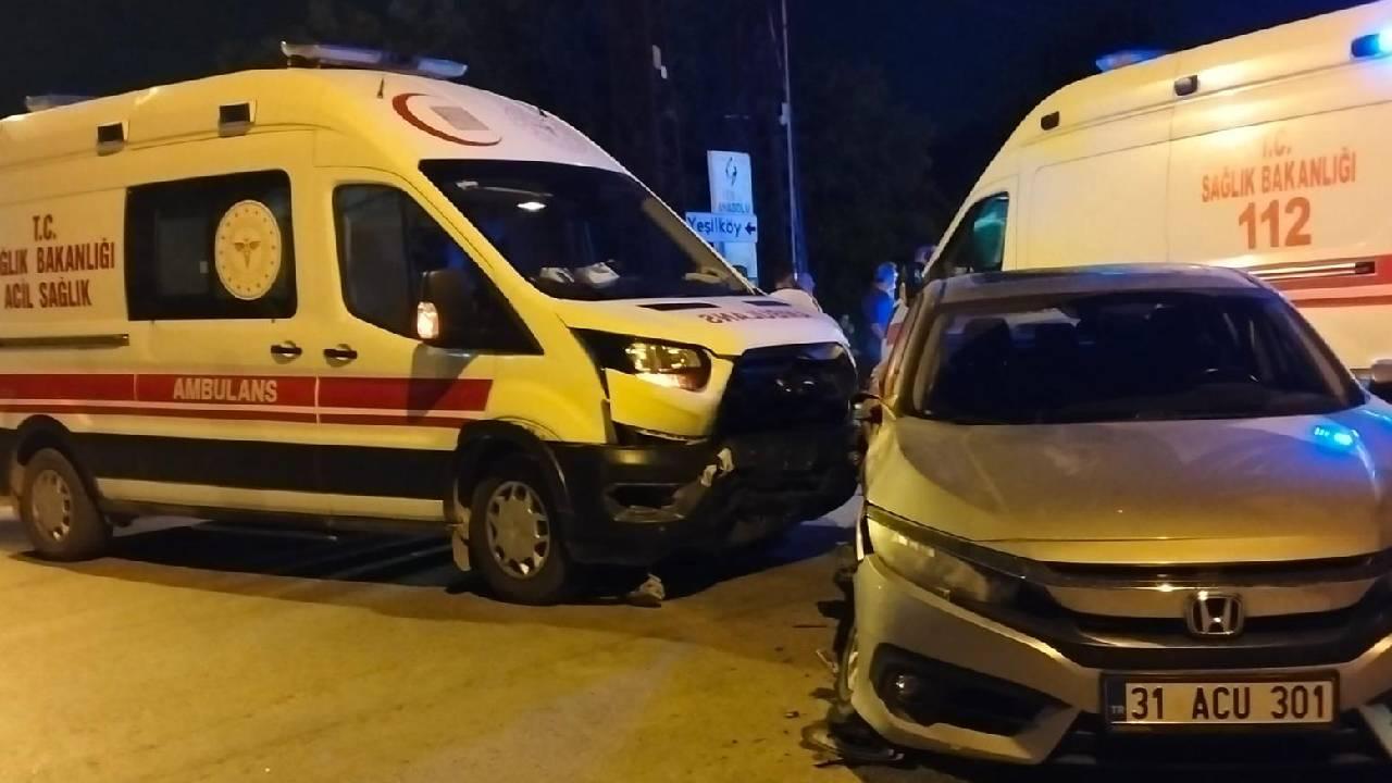 Hatay'da ambulans ile otomobilin çarpıştığı kazada 6 kişi yaralandı — Son Dakika — Adıyaman yerel haber görseli