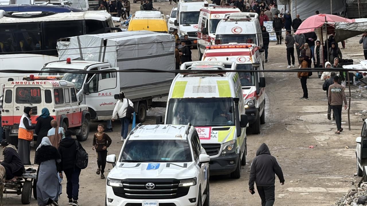 İşgalci İsrail'in Gazze'de polis aracını hedef aldığı saldırıda biri çocuk 4 kişi hayatını... — Son Dakika haber görseli