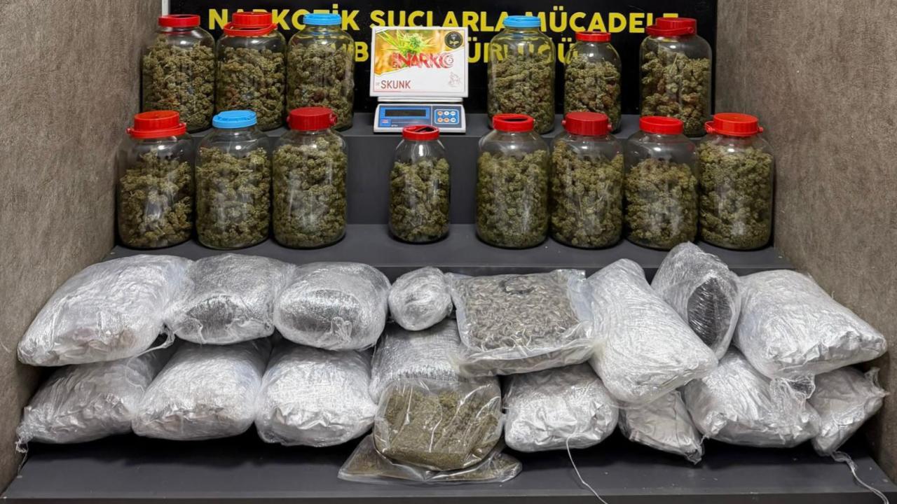 İzmir'de 60 kilo 200 gram uyuşturucu ele geçirildi — Son Dakika — Adıyaman yerel haber görseli