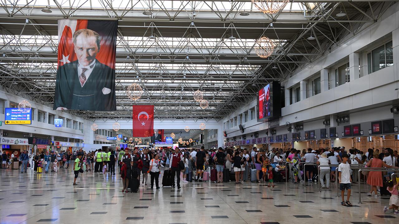 Martta hava yolu ile seyahat eden yolcu sayısı İstanbul nüfusunu aştı — Son Dakika görseli