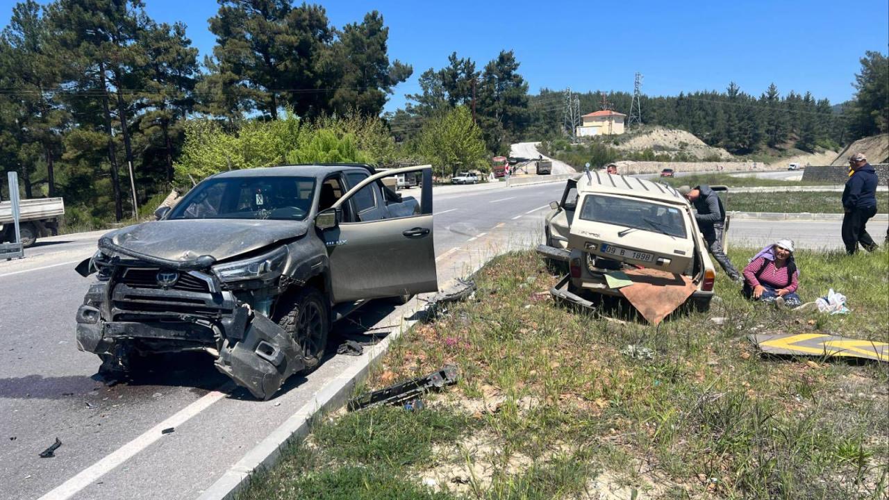 Muğla'da kamyonet ile otomobil çarpıştı: 1 ölü — Son Dakika — Adıyaman yerel haber görseli