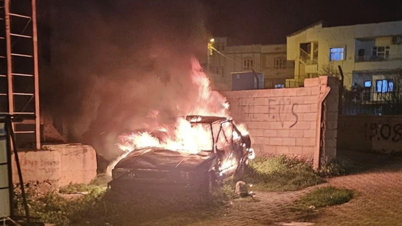 Park halindeki otomobil küle döndü — Son Dakika görseli