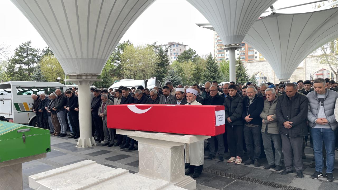 Piyade Uzman Çavuş Karakuş'un cenazesi toprağa verildi — Son Dakika — Adıyaman yerel haber görseli