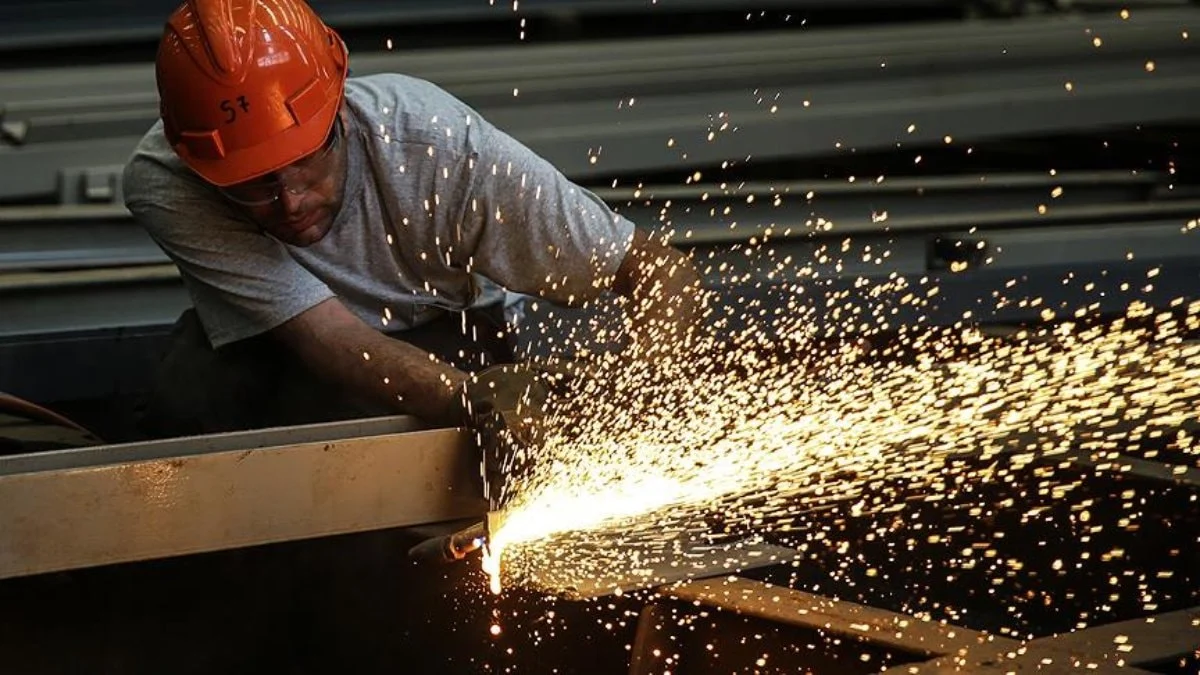 Sanayi üretimi yıllık yüzde 2,2 arttı — Ekonomi haber görseli
