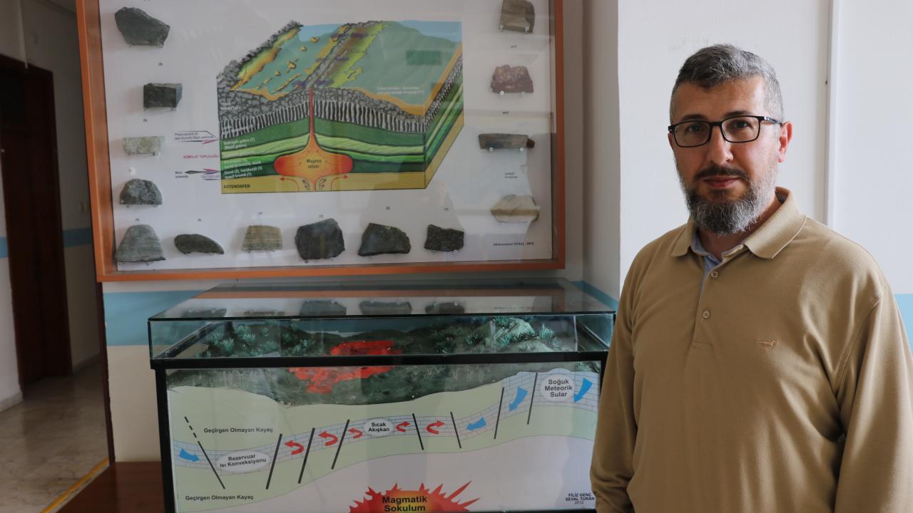 Simav'da son bir yılda yaklaşık 5 bin 500 deprem meydana geldi — Son Dakika haber görseli