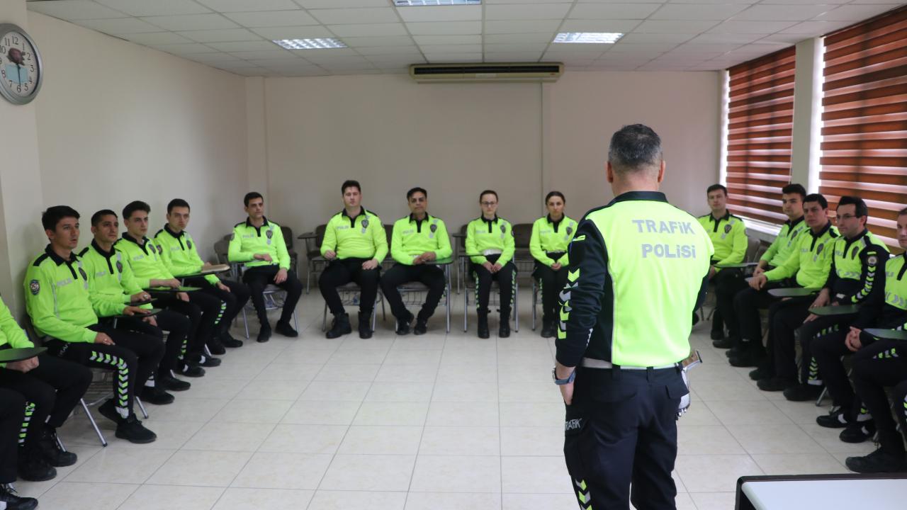 Trafik polisleri 24 farklı eğitimle göreve hazırlanıyor — Son Dakika — Adıyaman yerel haber görseli