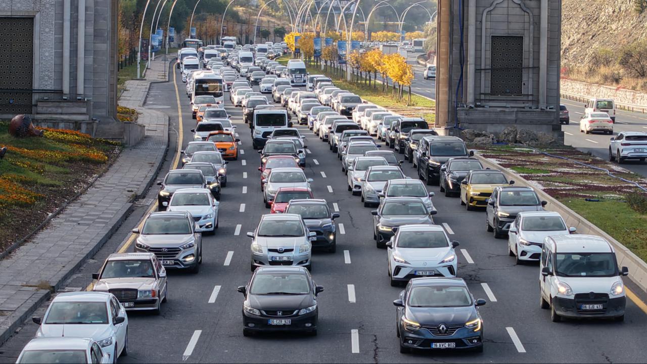 Trafikteki araç sayısı 34 milyonu aştı — Son Dakika haber görseli