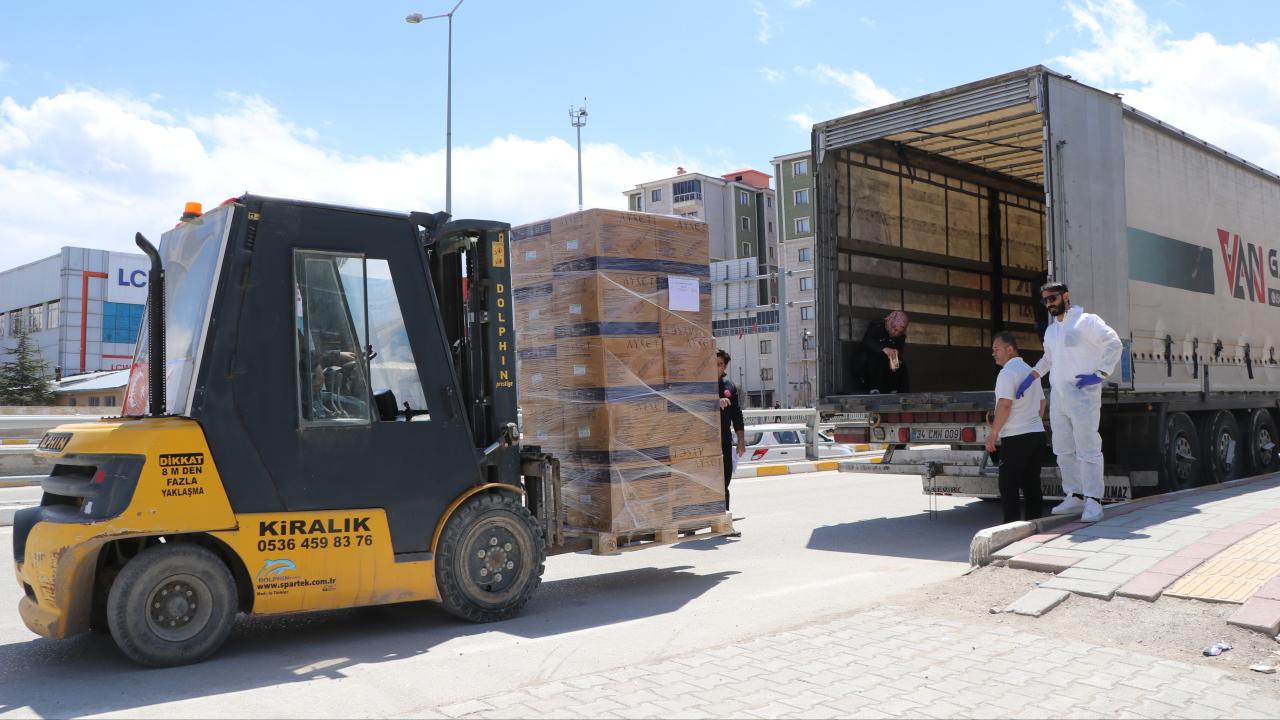 Türkiye'den İran'a tıbbi malzeme yardımı