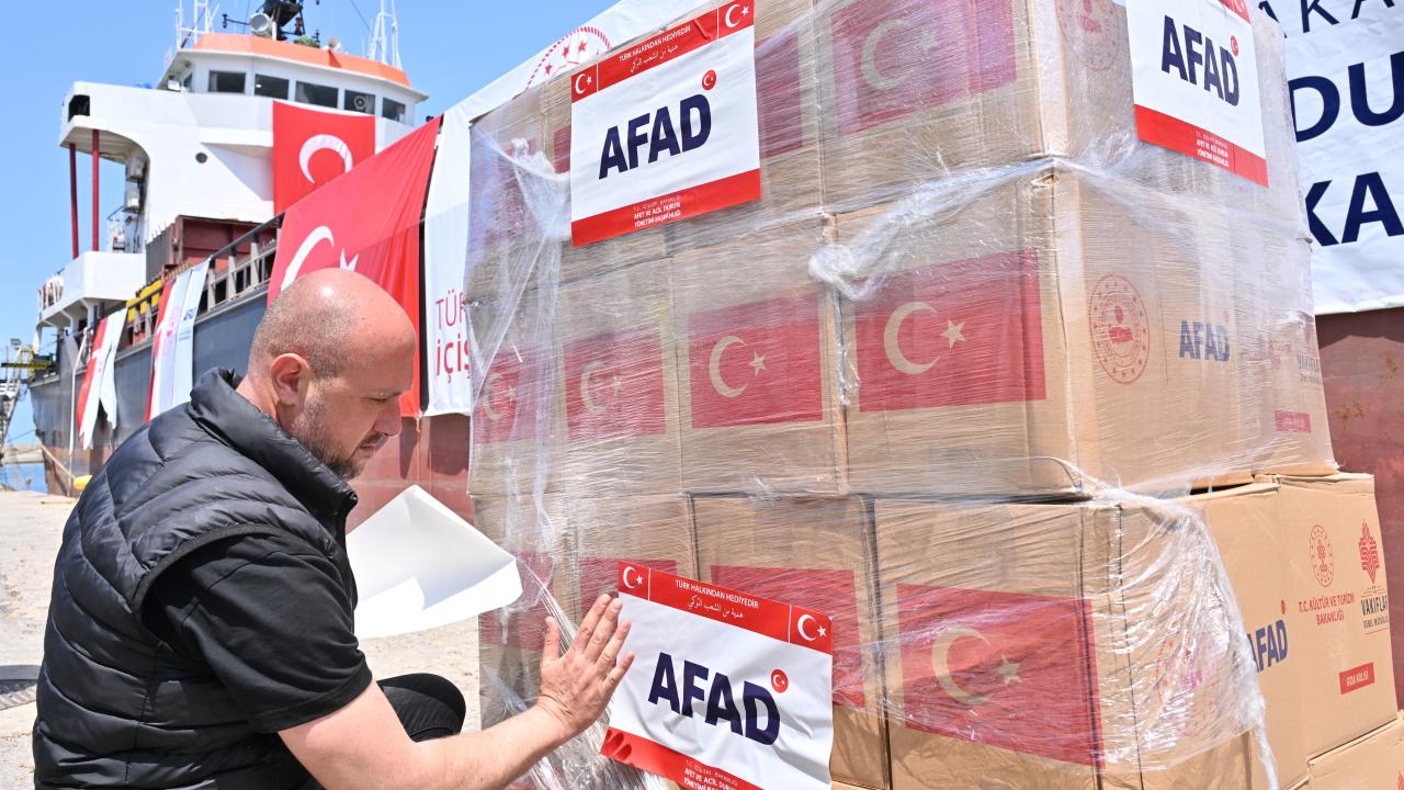 Türkiye'den, Lübnan'a 730 tonluk insani yardım — Son Dakika — Adıyaman yerel haber görseli
